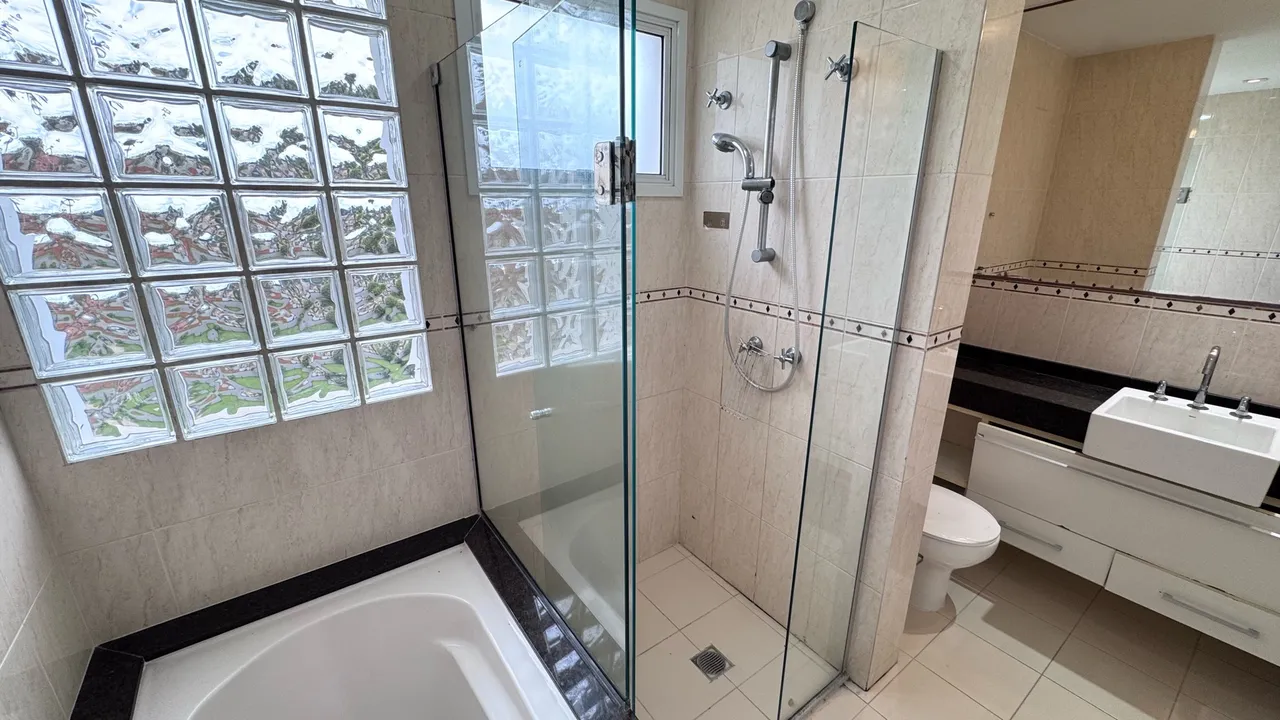 Washing machine in a 3-bedroom house, 190 m² — photo 14