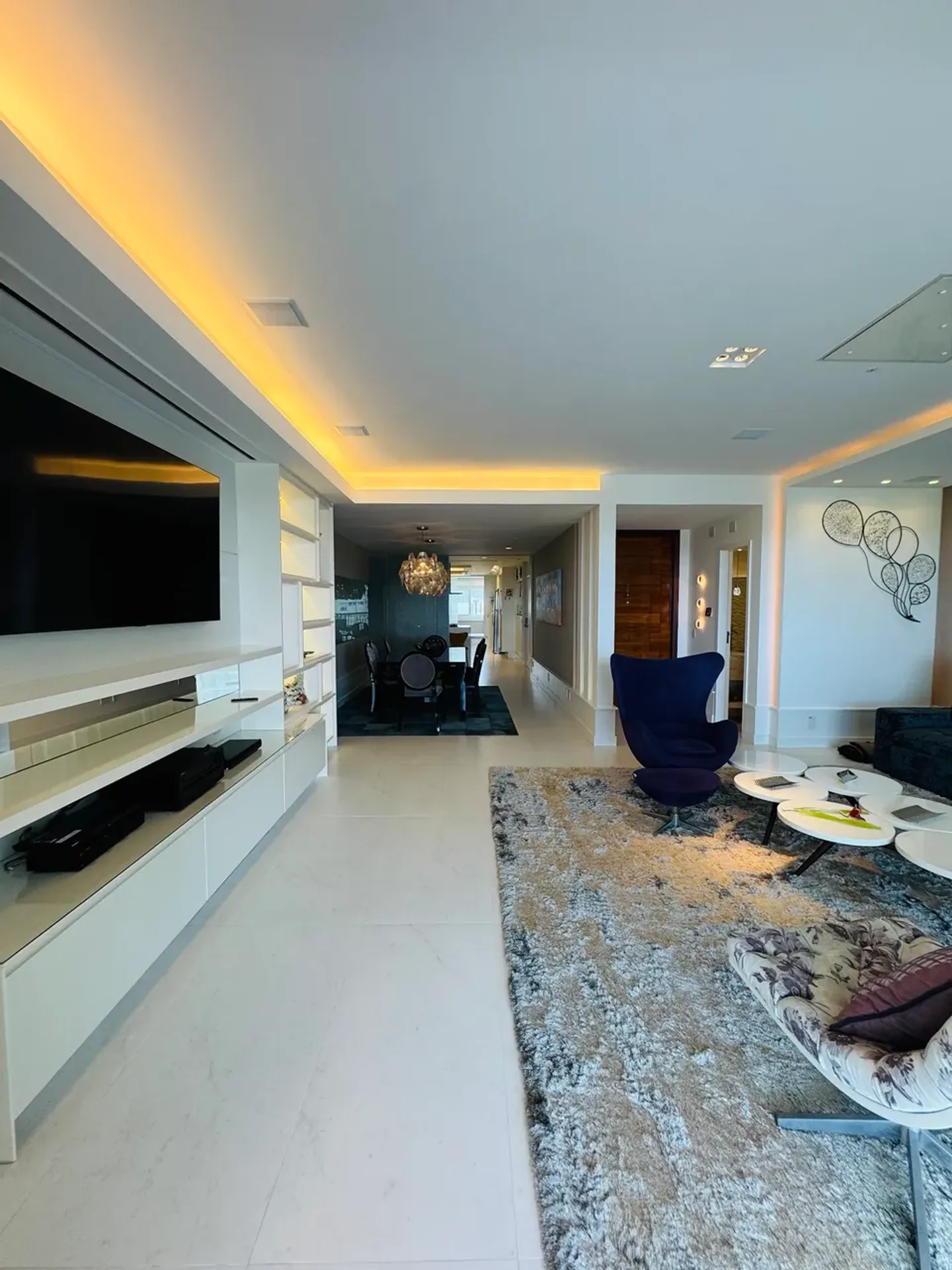 Furnished apartment, 295 m², with floor-to-ceiling windows — photo 8