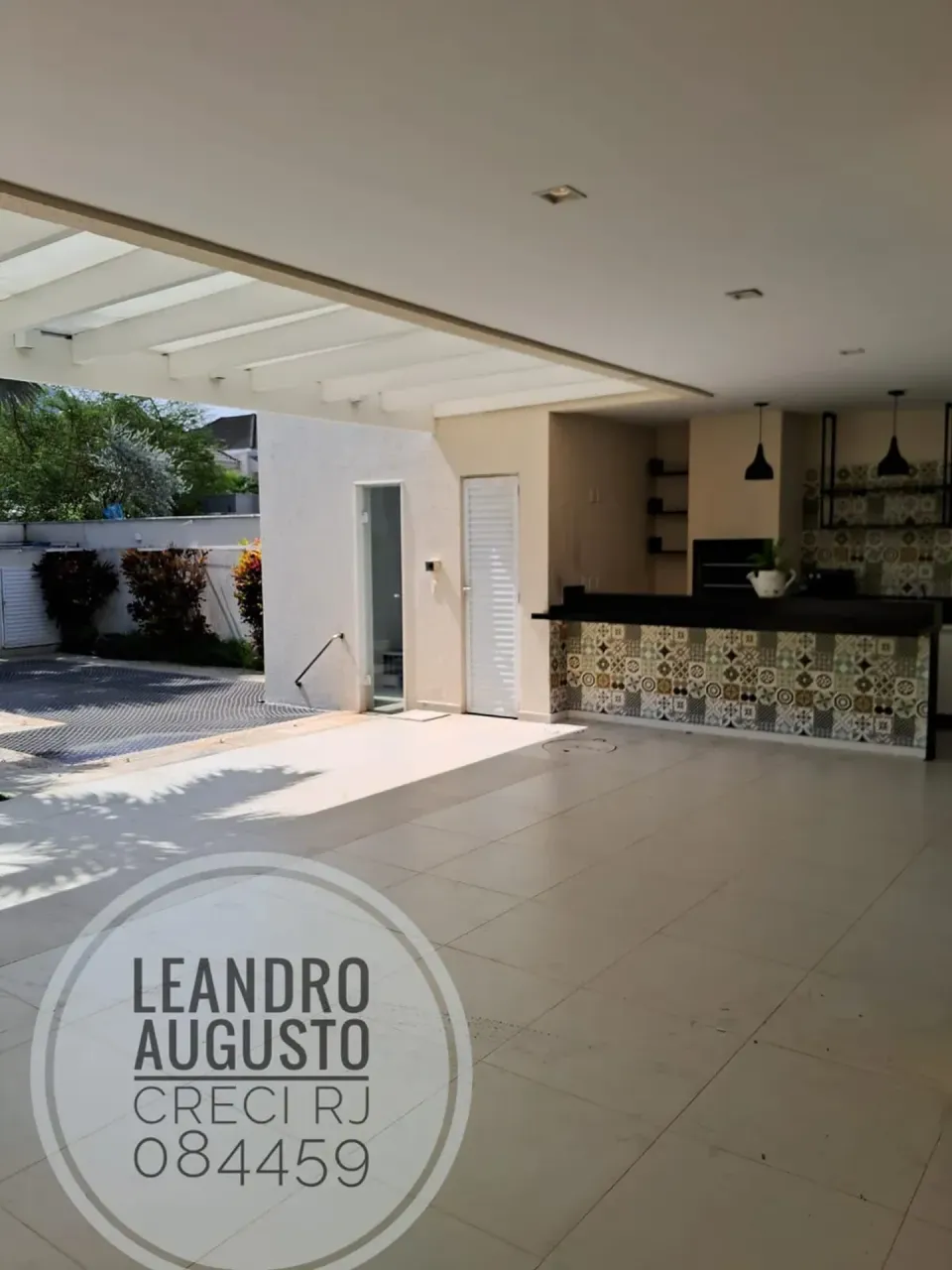 Casa com 4 dormitórios, 5 banheiros e cozinha aberta — photo 4