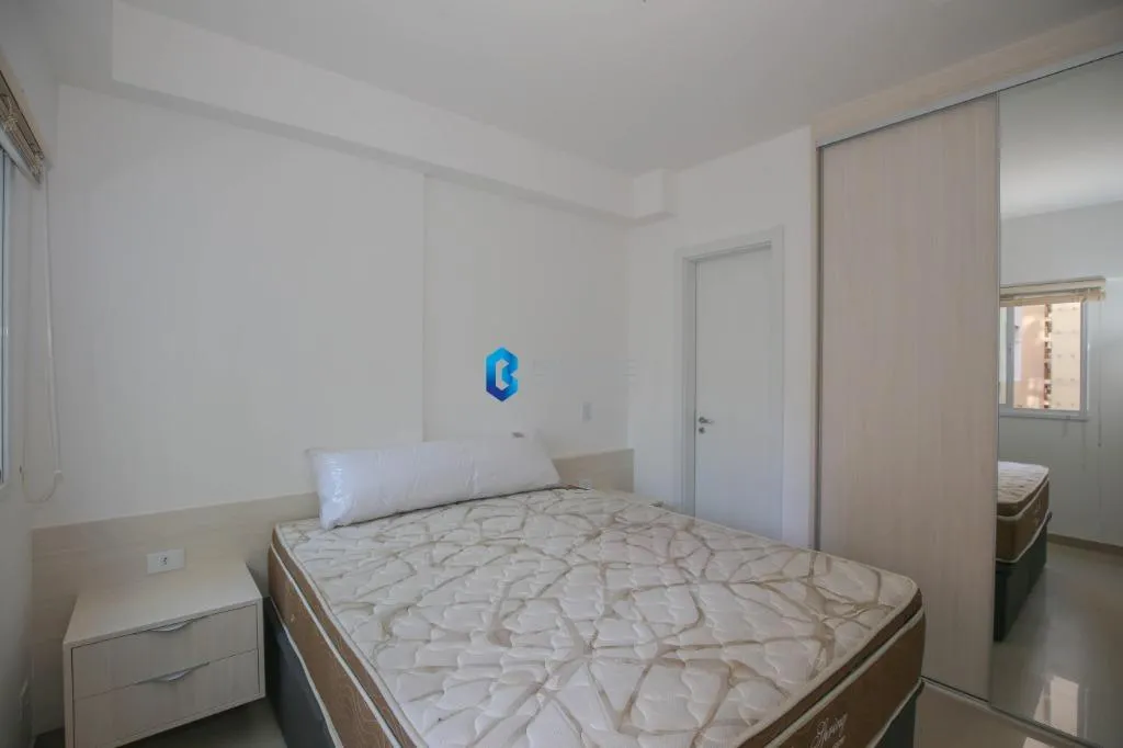 1-bedroom apartment with open kitchen and glass shower — photo 4