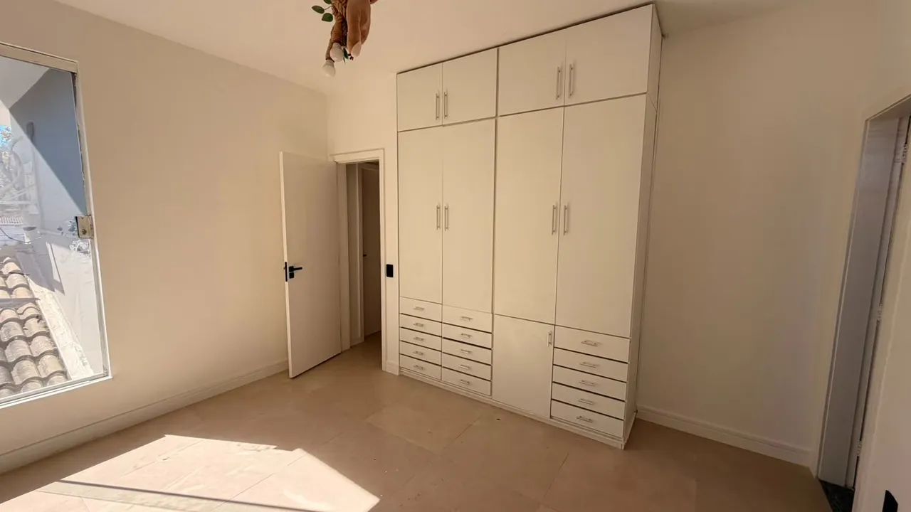 Casa sem mobília com 5 quartos e churrasqueira na varanda — photo 10