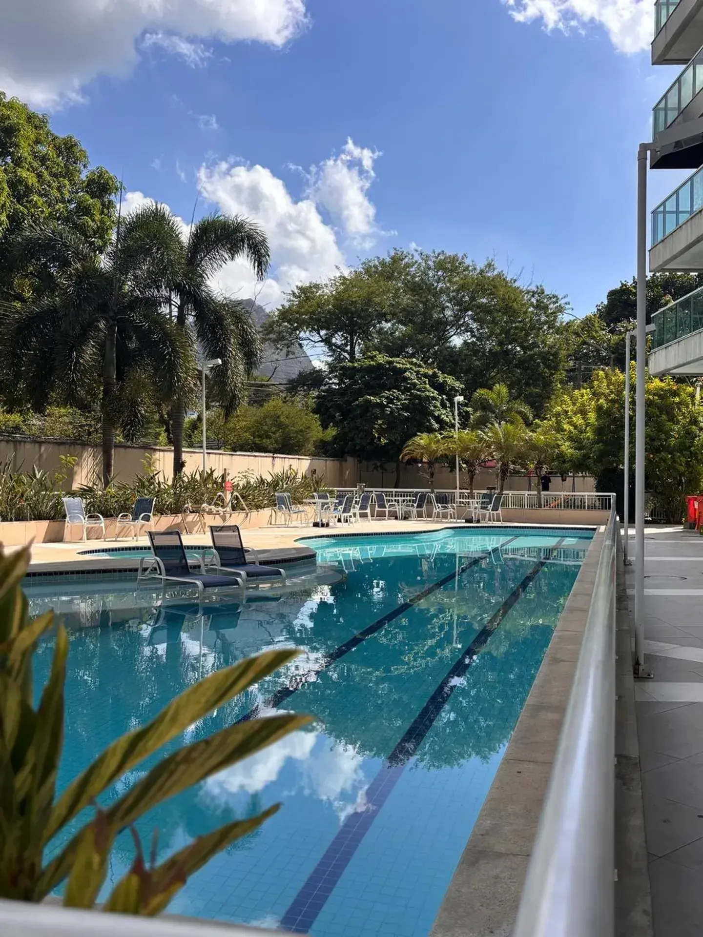 Apartamento com 2 quartos e varanda fechada de vidro — photo 4