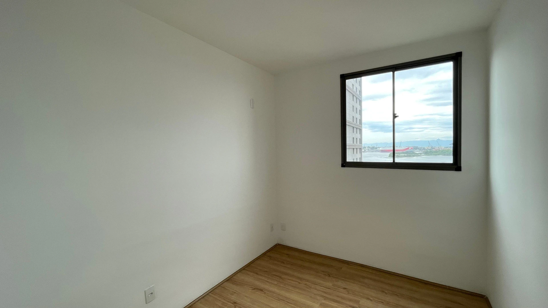 Floor-to-ceiling windows in a 2-bedroom apartment, 45 m² — photo 6