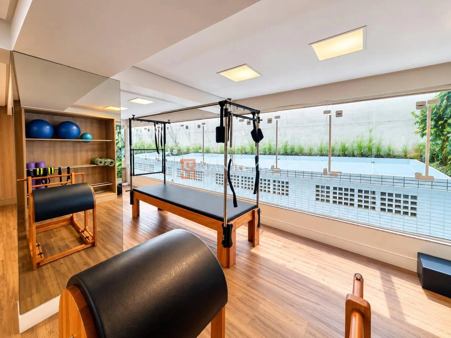 2-bedroom apartment in a building with a gym — photo 14