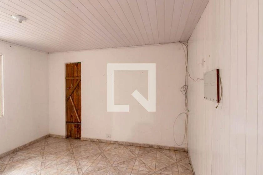 Rental house with 2 bedrooms and a laundry area — photo 9
