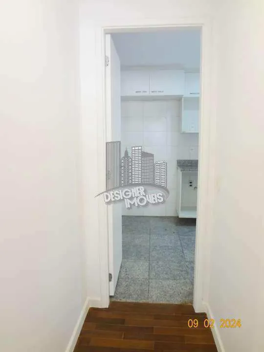 Balcony with a grill in a 3-bedroom apartment, 129 m² — photo 2