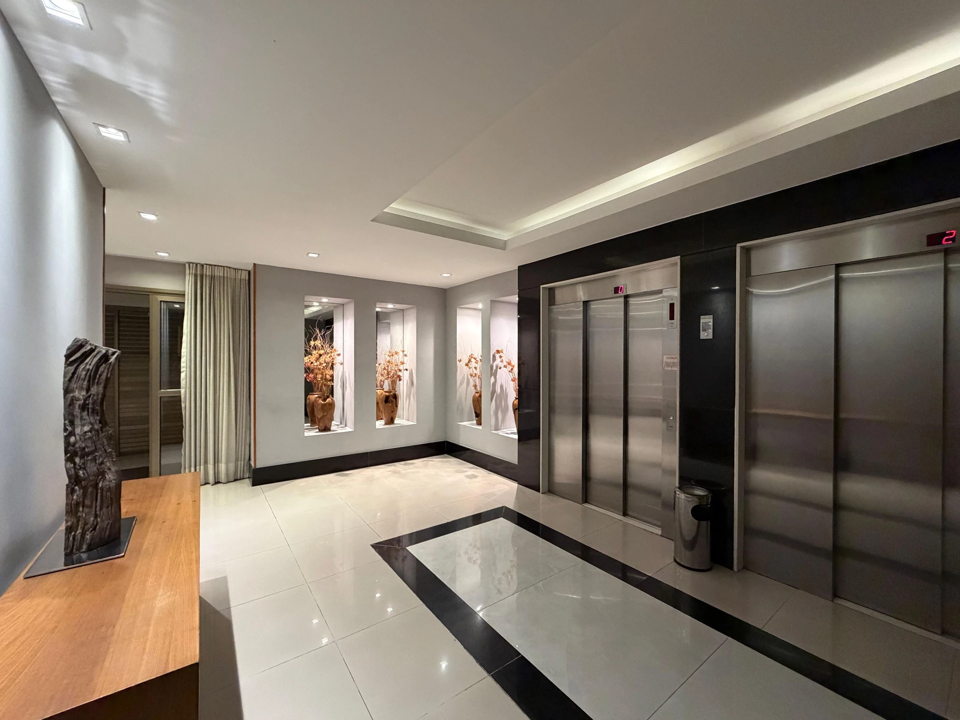 Furnished apartment, 112 m², with a glass-enclosed balcony — photo 7