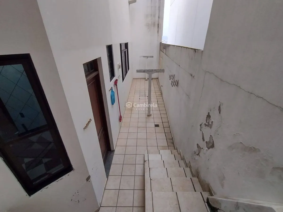 House with 4 bedrooms and 311 m² with 2 en-suites — photo 35
