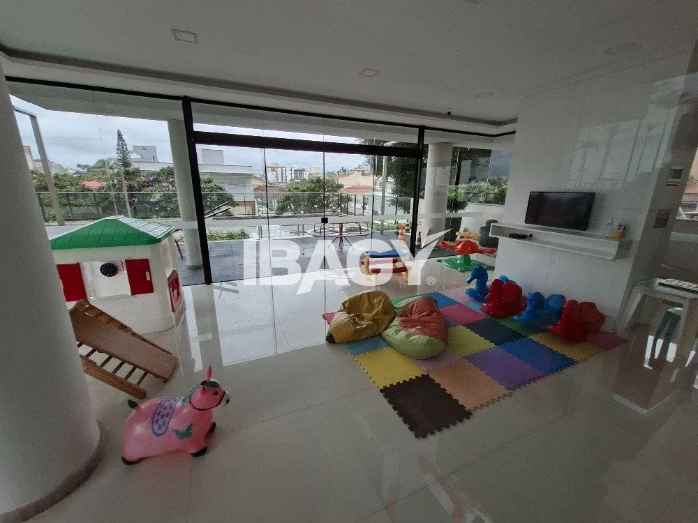 Furnished apartment with 2 bedrooms and 2 parking spots — photo 37