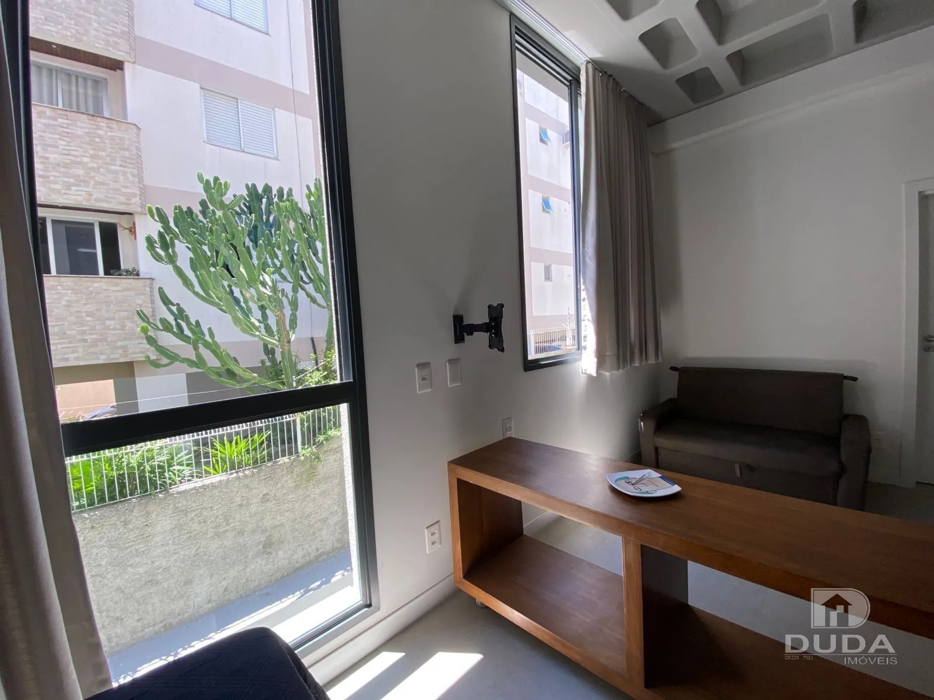 Furnished 1-bedroom apartment with open-plan kitchen — photo 6