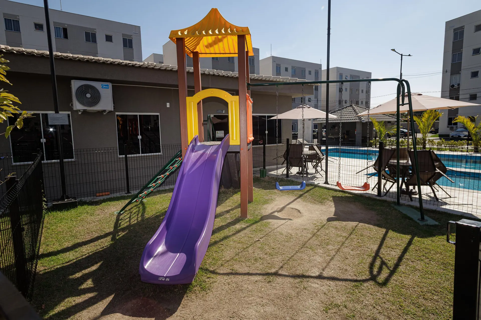 Apartamento sin amueblar de 2 dormitorios con plaza y lavandería — photo 3