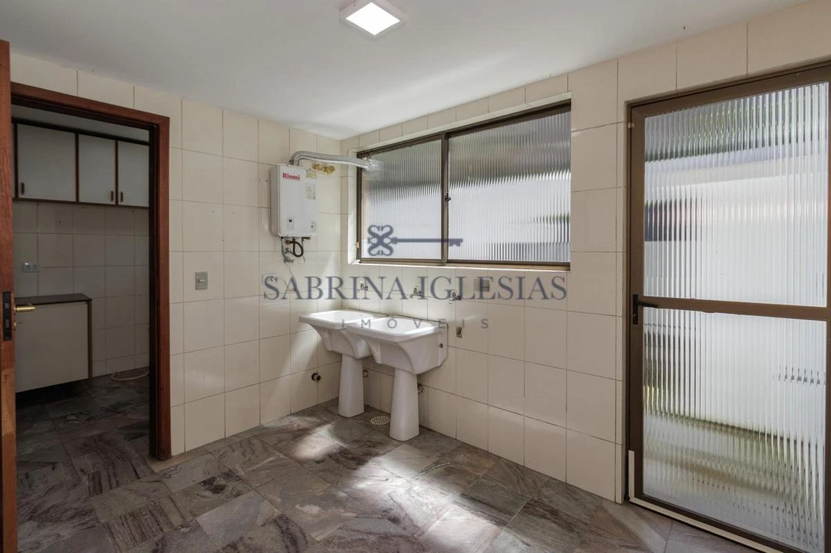4-bedroom house with a grill on the balcony in Curitiba — photo 48