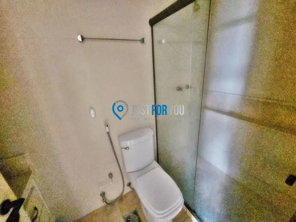 Apartamento com 3 dormitórios e varanda fechada de vidro — photo 40