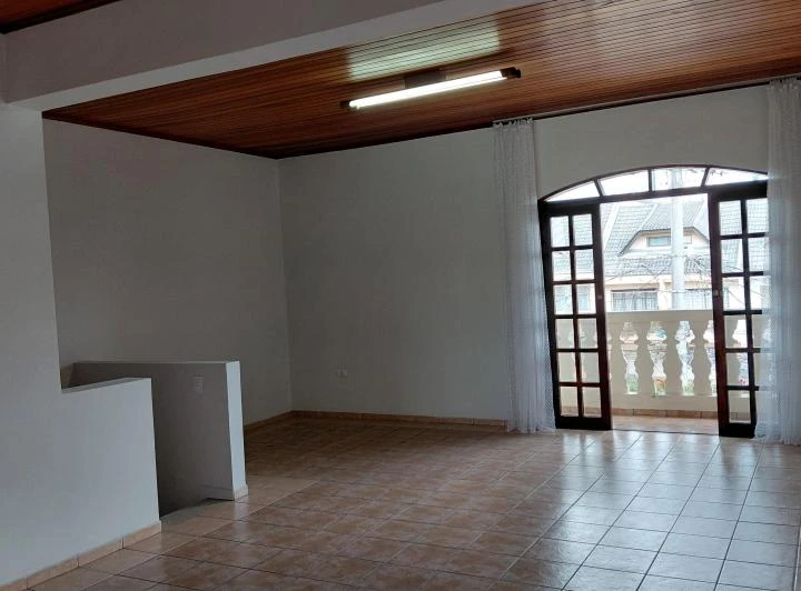 Triplex townhouse with 3 bedrooms and 3 baths (160 m²)