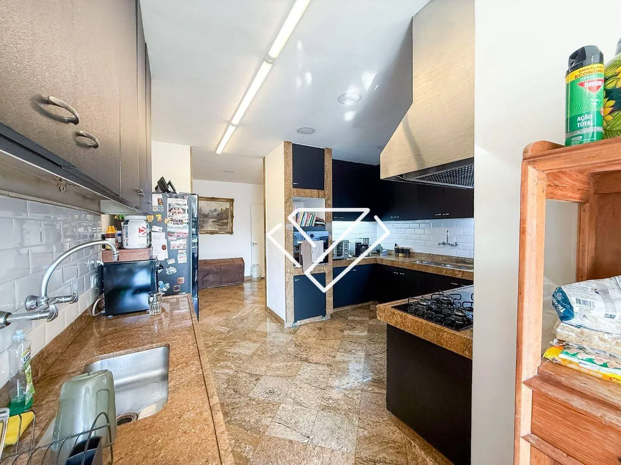 4-bedroom apartment with a separate kitchen and 250 m² — photo 10