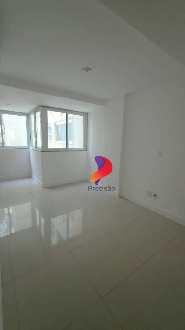 Apartment with enclosed balcony and 4 bedrooms — photo 24