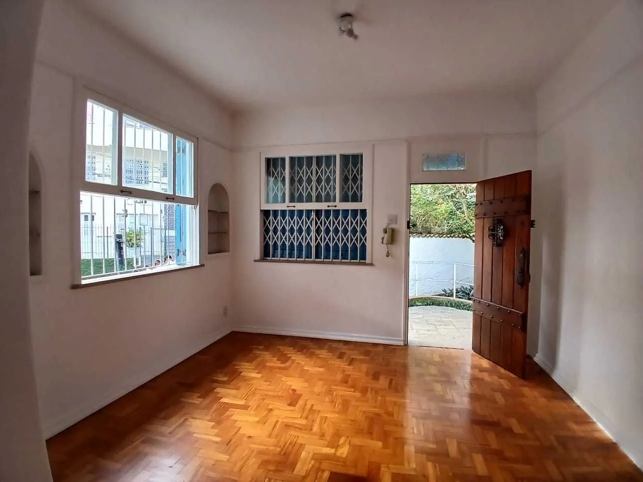 Apartment, 113 m², with wood or laminate floors — photo 7