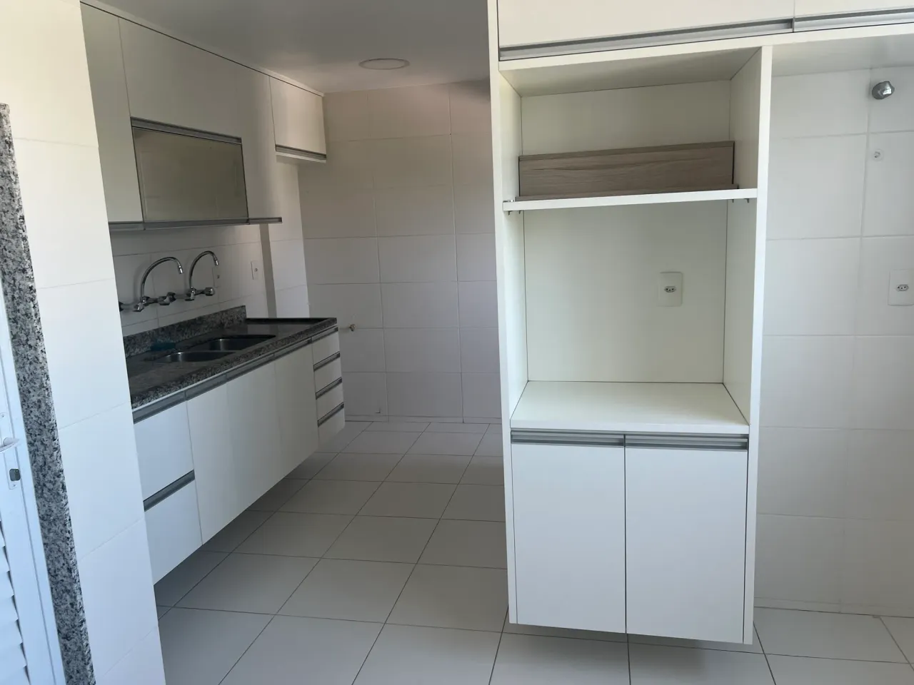 Unfurnished apartment with 3 bedrooms and 3 bathrooms — photo 5