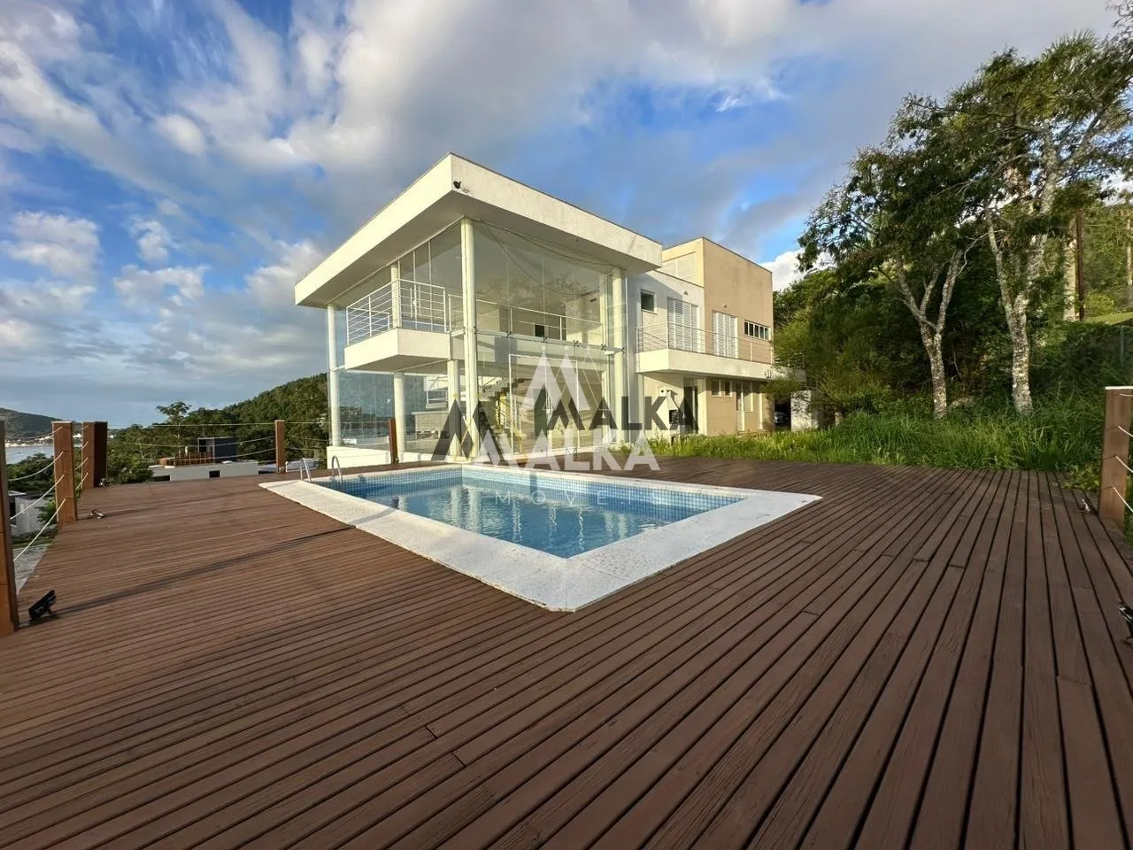 461 m² house with 3 en-suite bedrooms and private garden — photo 4