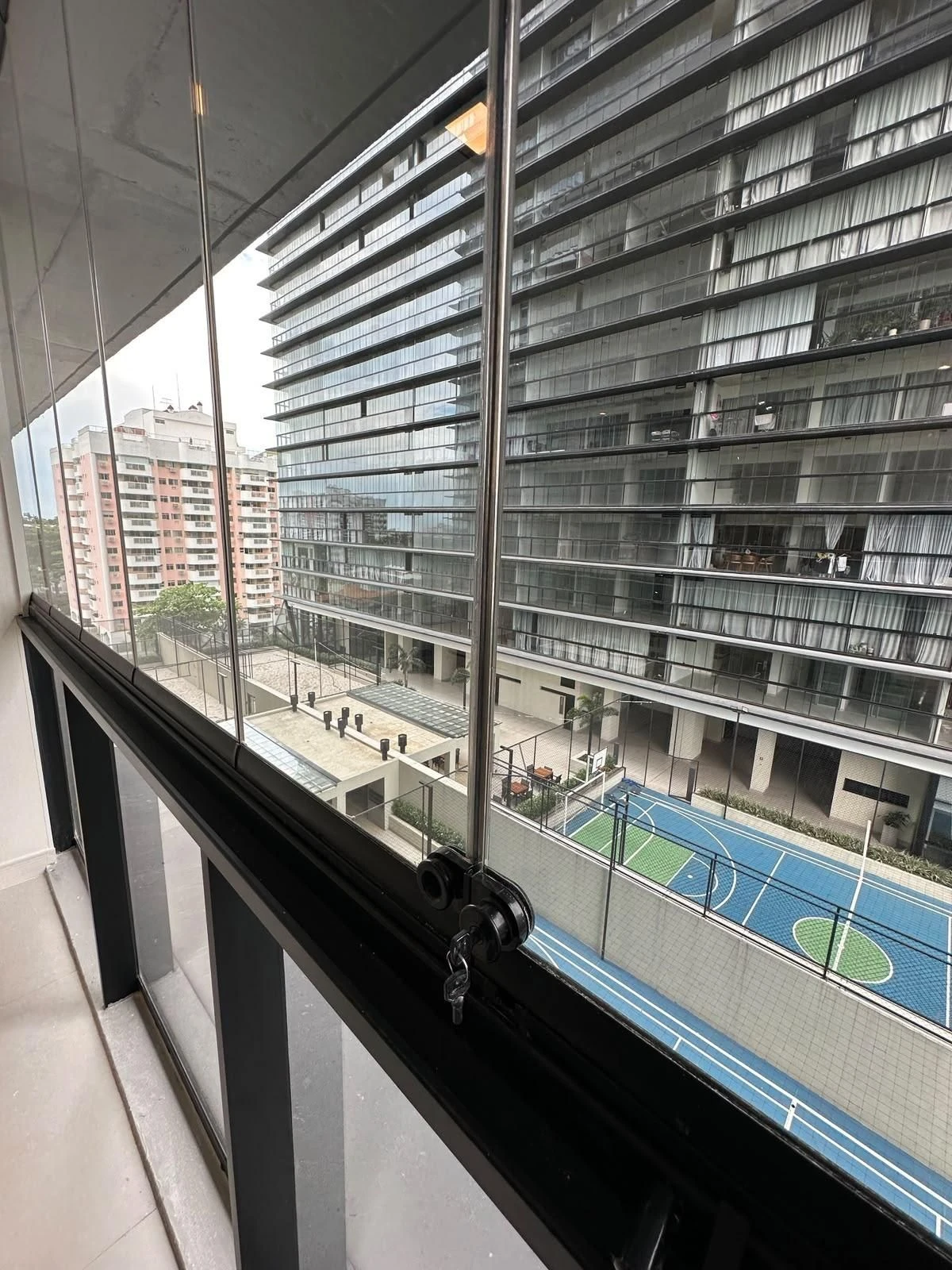 Floor-to-ceiling windows in a 2-bedroom apartment, 84 m² — photo 49