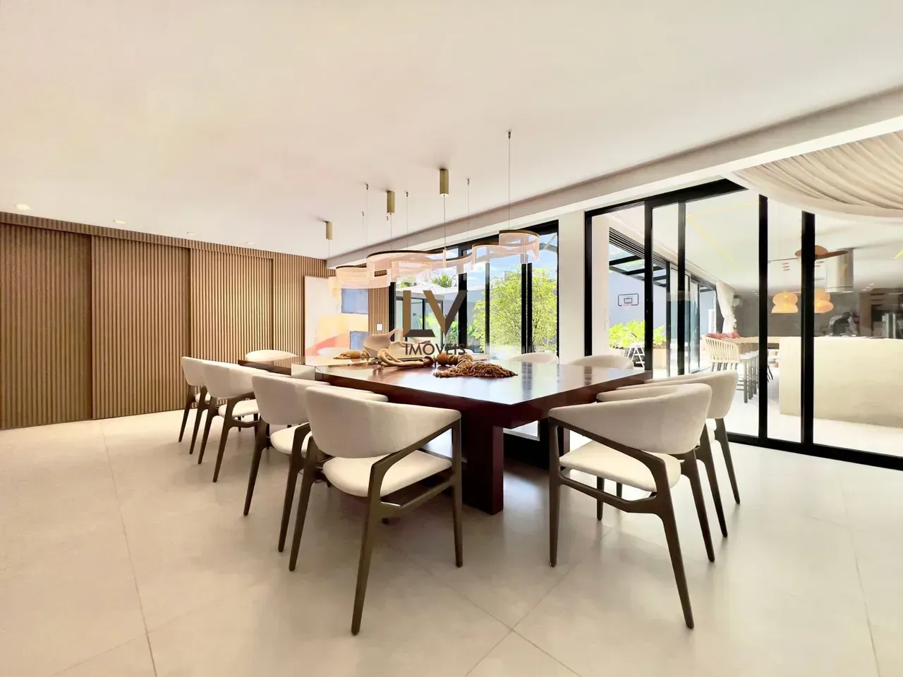 Furnished house with 800 m², 5 bedrooms and open-plan kitchen — photo 2