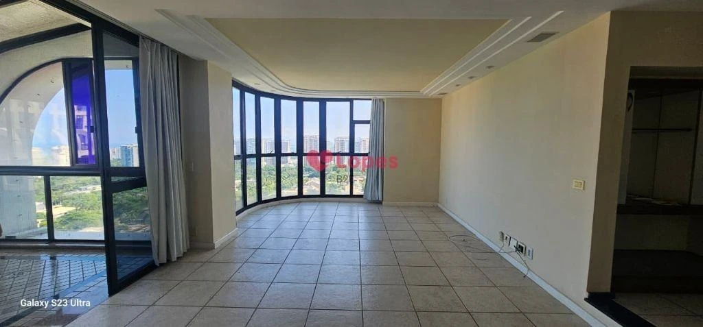 Duplex penthouse with 3 en-suite bedrooms and glass balcony — photo 27