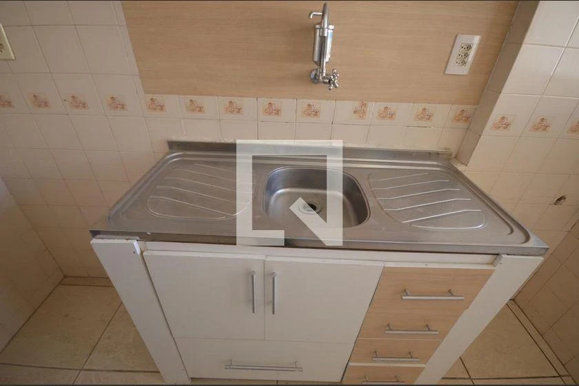 2-bedroom apartment with a glass shower box and pets allowed — photo 7