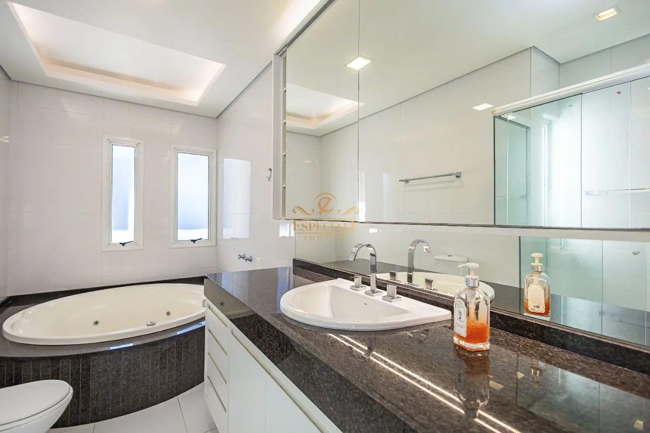 Furnished house with 4 en-suite bedrooms and private garden — photo 4