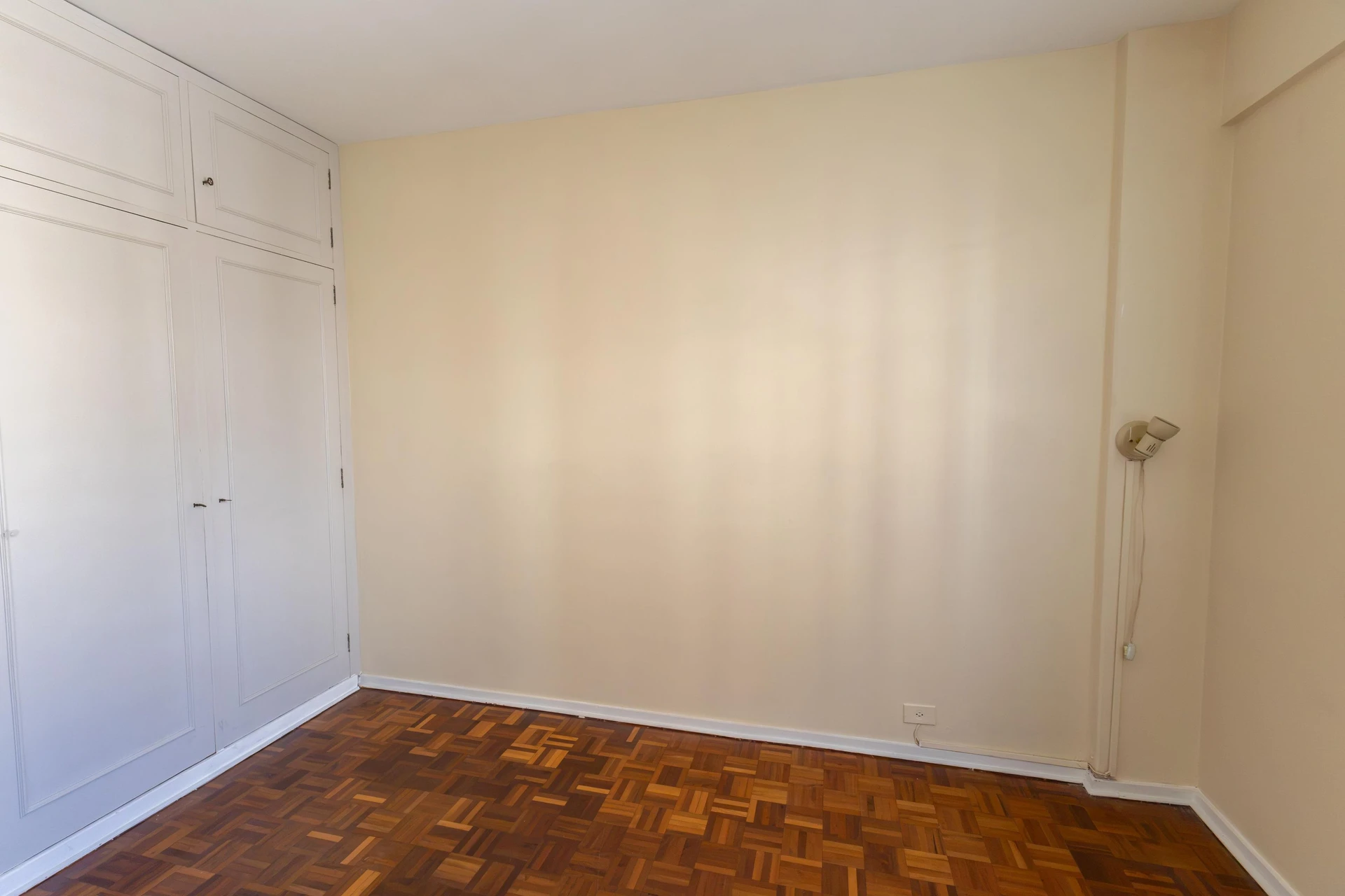 Furnished apartment, 283 m², with a glass-enclosed balcony — photo 30