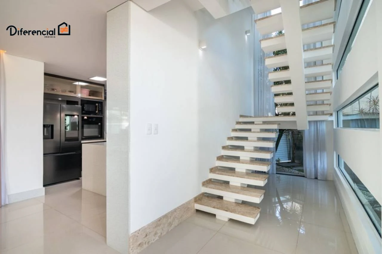 Floor-to-ceiling windows in a 2-bedroom house, 300 m² — photo 27
