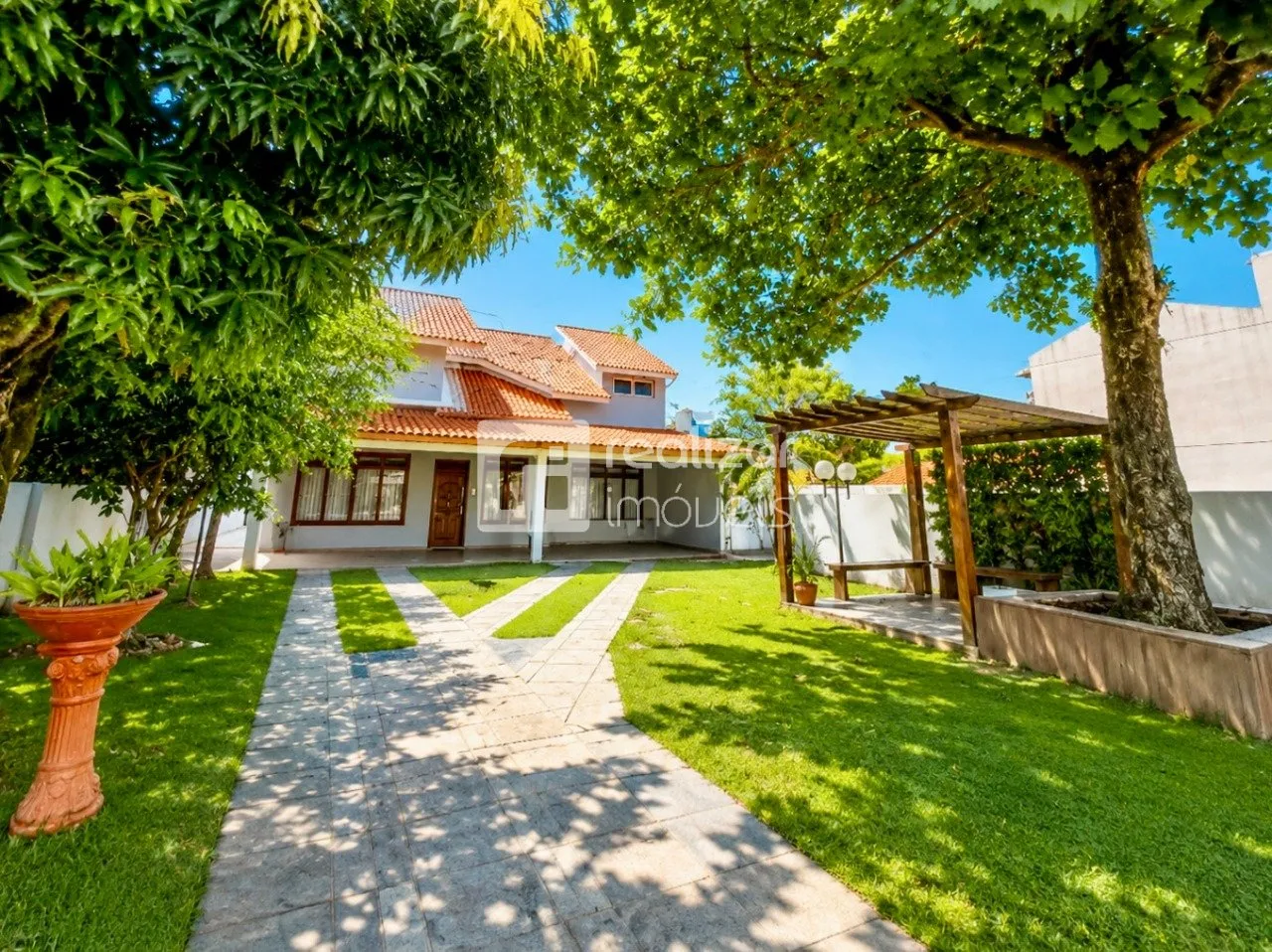 Casa con 5 dormitorios y jardín privado