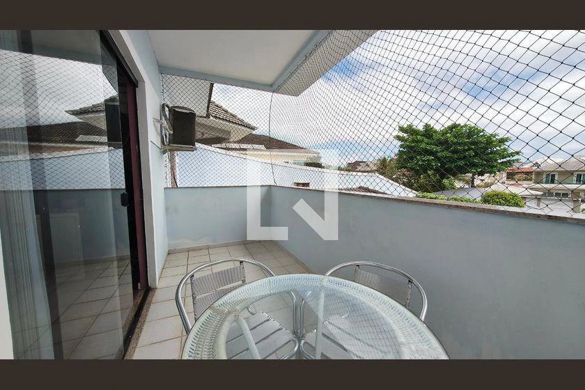 290 m² house with a bathtub and a walk-in closet — photo 24