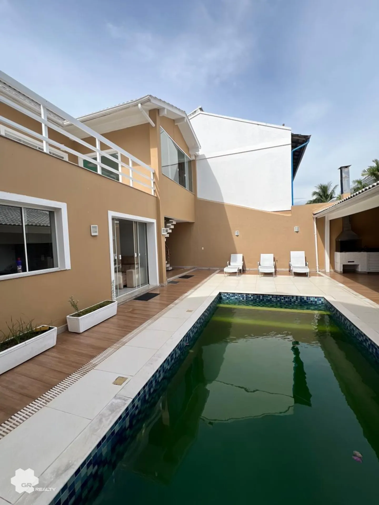 House with 6 en-suite bedrooms and 468 m² of space — photo 8