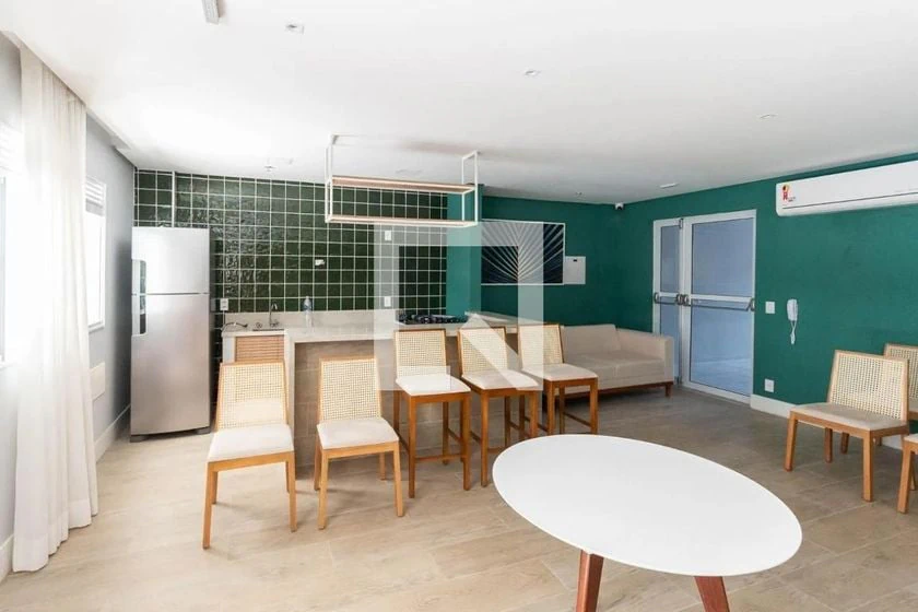 Glass-enclosed balcony in a one-bedroom apartment, 36 m² — photo 2