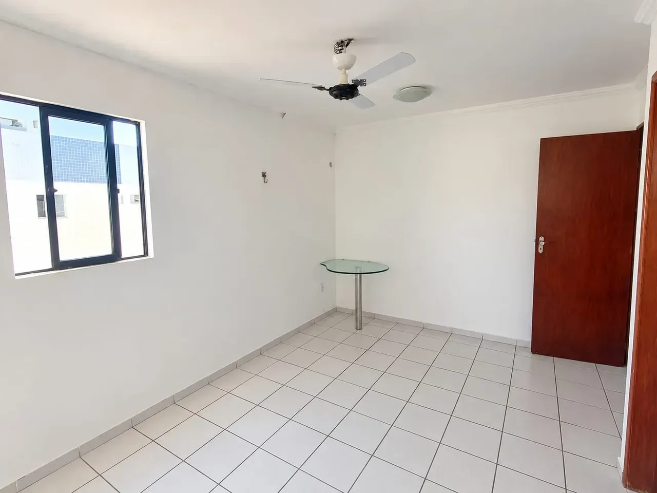 Квартира: 3 спальні, 80 м²