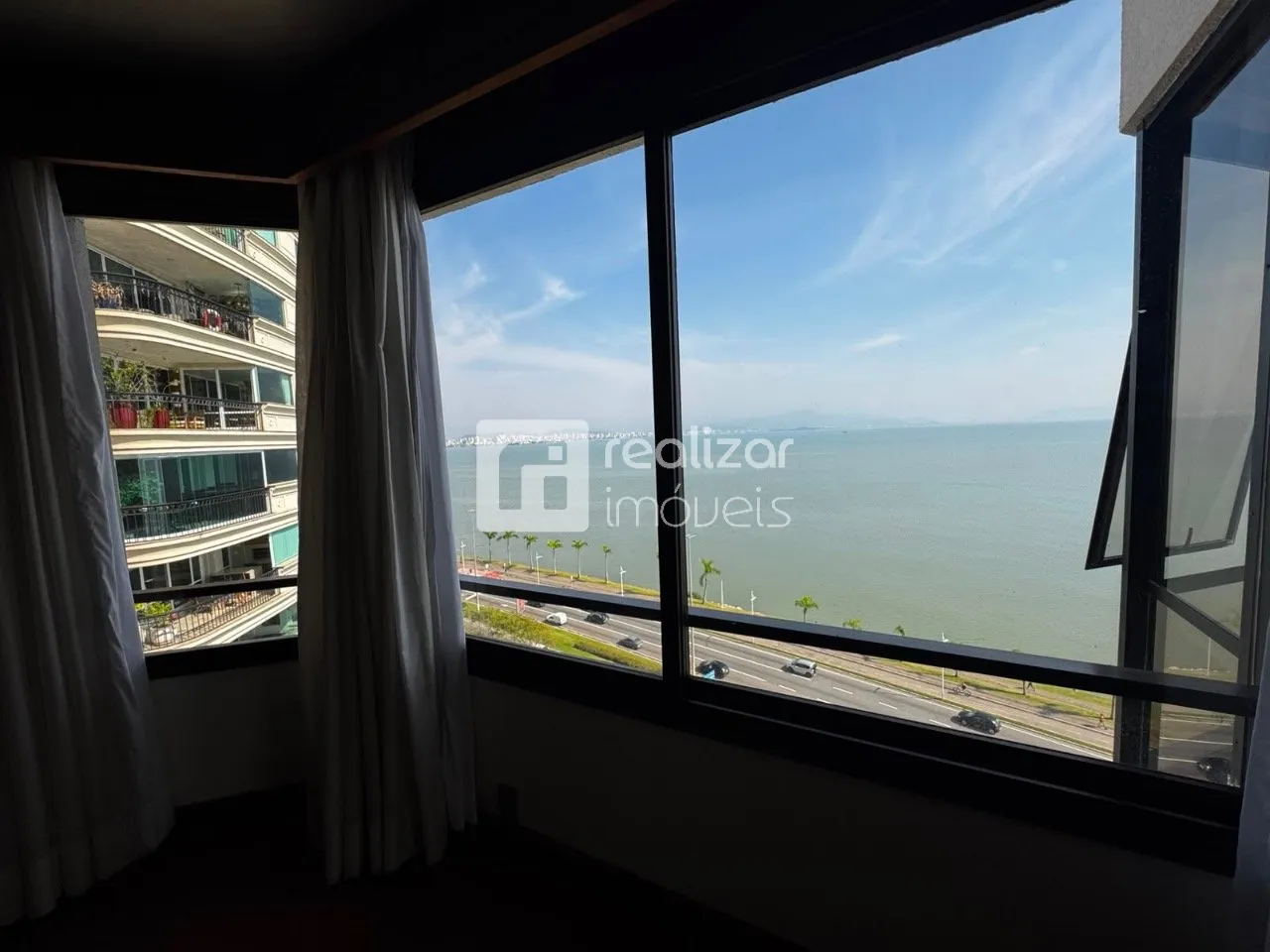 Apartamento de 290 m² com 4 dormitórios e varanda envidraçada — photo 4