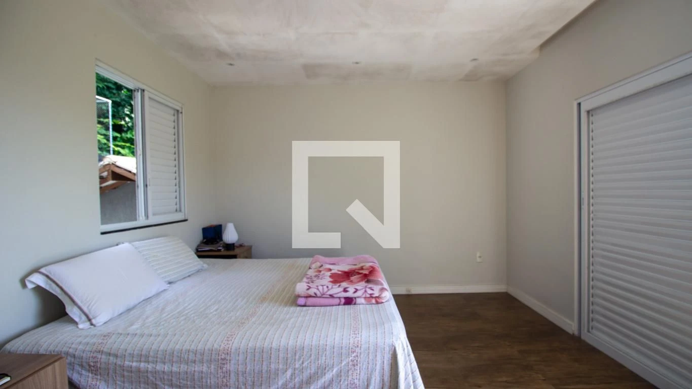Furnished house with 5 bedrooms and 6 parking spaces — photo 20