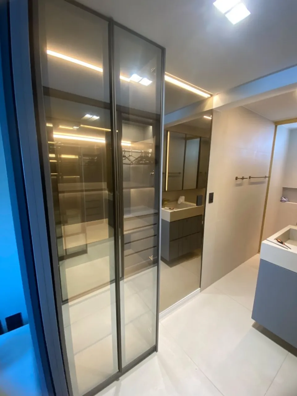 3-bedroom apartment in a building with a gym — photo 13