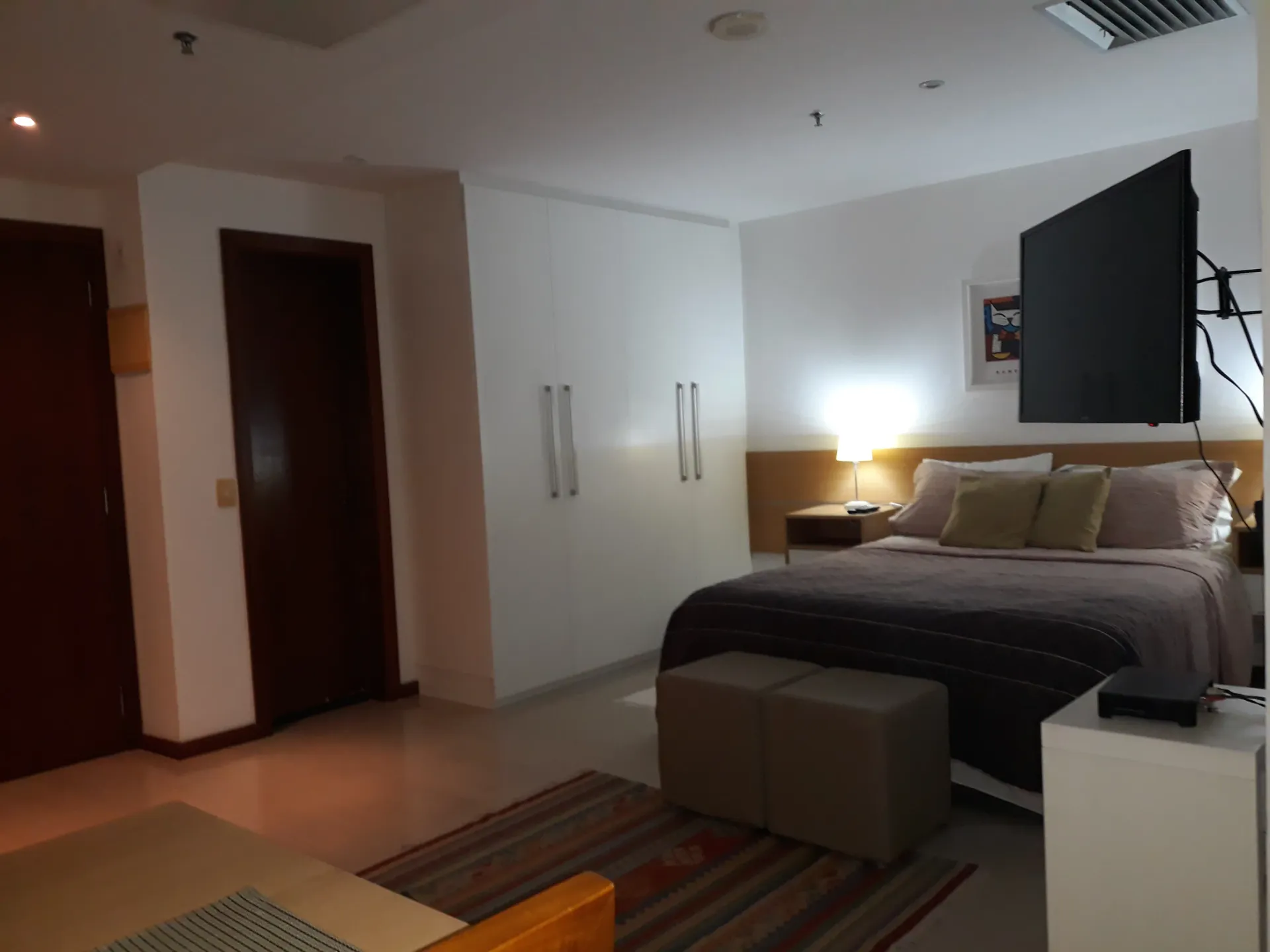1 quarto e varanda envidraçada: apartamento de 55 m²