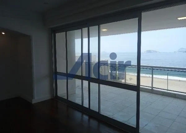 3-bedroom apartment with a water view in Rio de Janeiro — photo 13