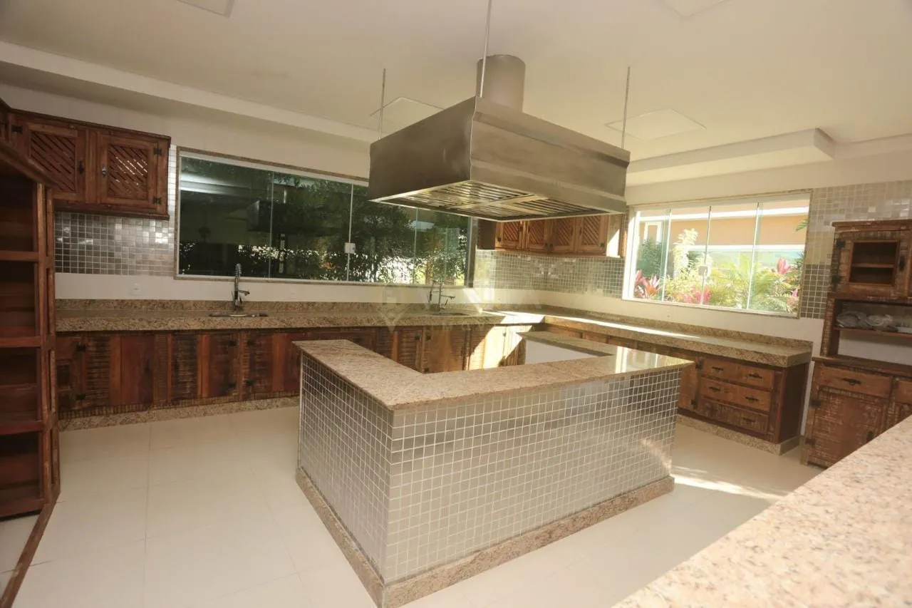 Furnished house with 5 bedrooms and 5 bathrooms, 3200 m² — photo 6