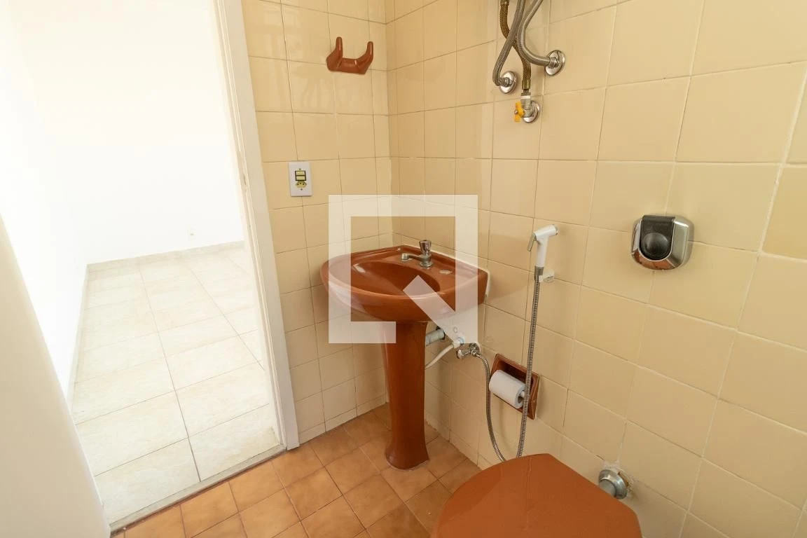 3-bedroom apartment in a building with a gym — photo 43