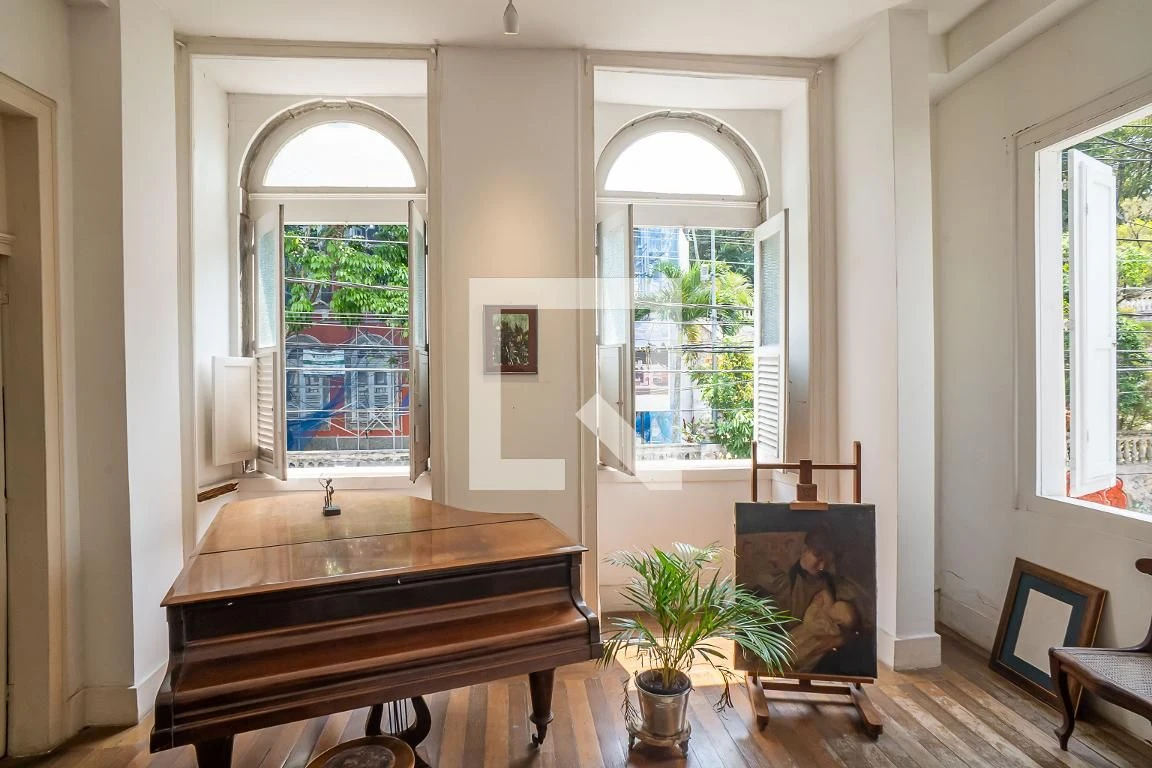 Furnished house, 300 m², with floor-to-ceiling windows — photo 26