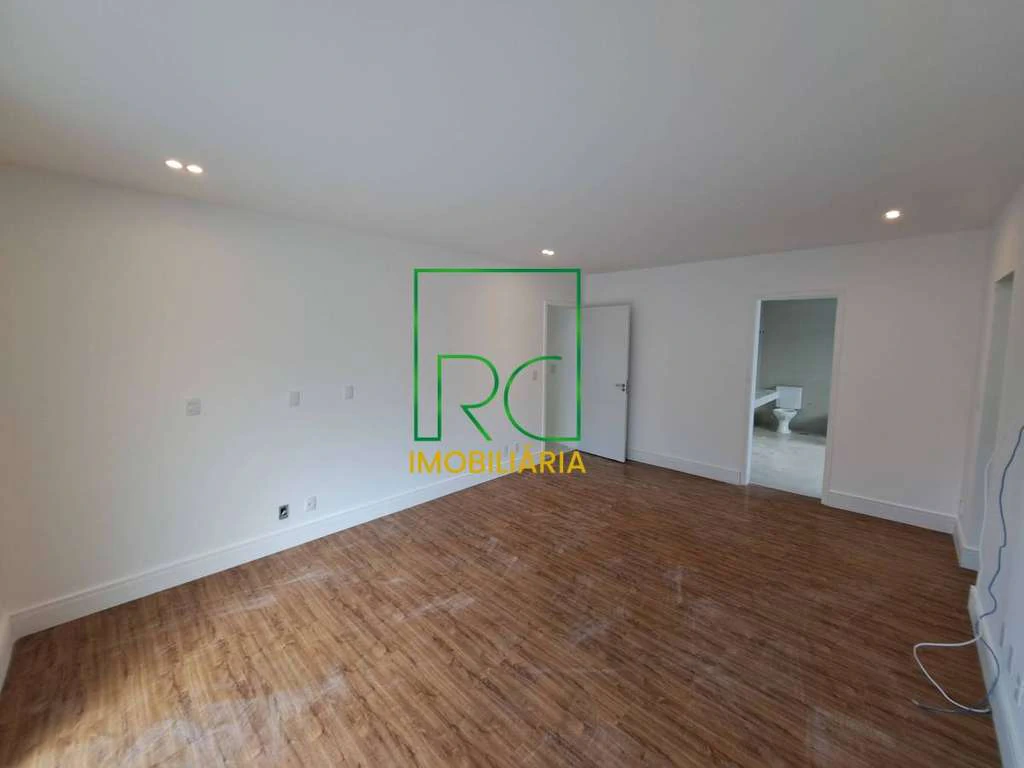 Condominium house with 6 en-suite bedrooms and garden — photo 28