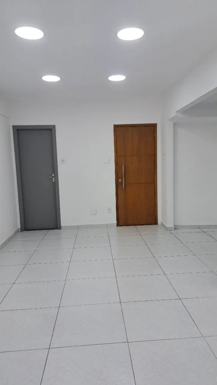 2-bedroom apartment in a building with a gym — photo 14