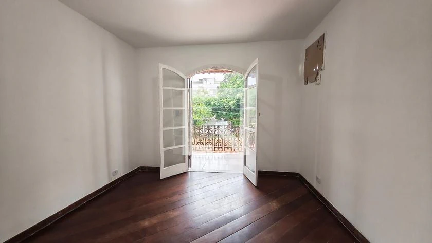 Сад и 4 спальни: дом 250 м² — photo 11