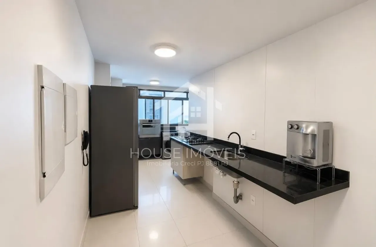3-bedroom apartment with 5 bathrooms and a glass balcony — photo 12
