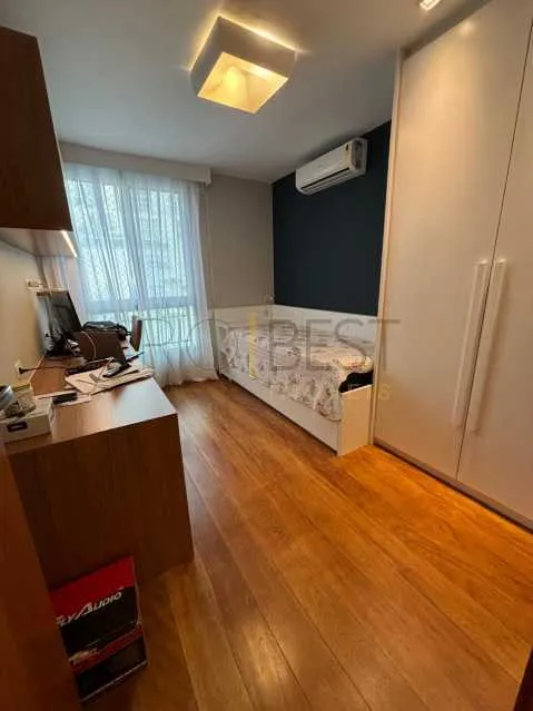 Furnished 4-bedroom apartment with a glassed-in balcony — photo 4