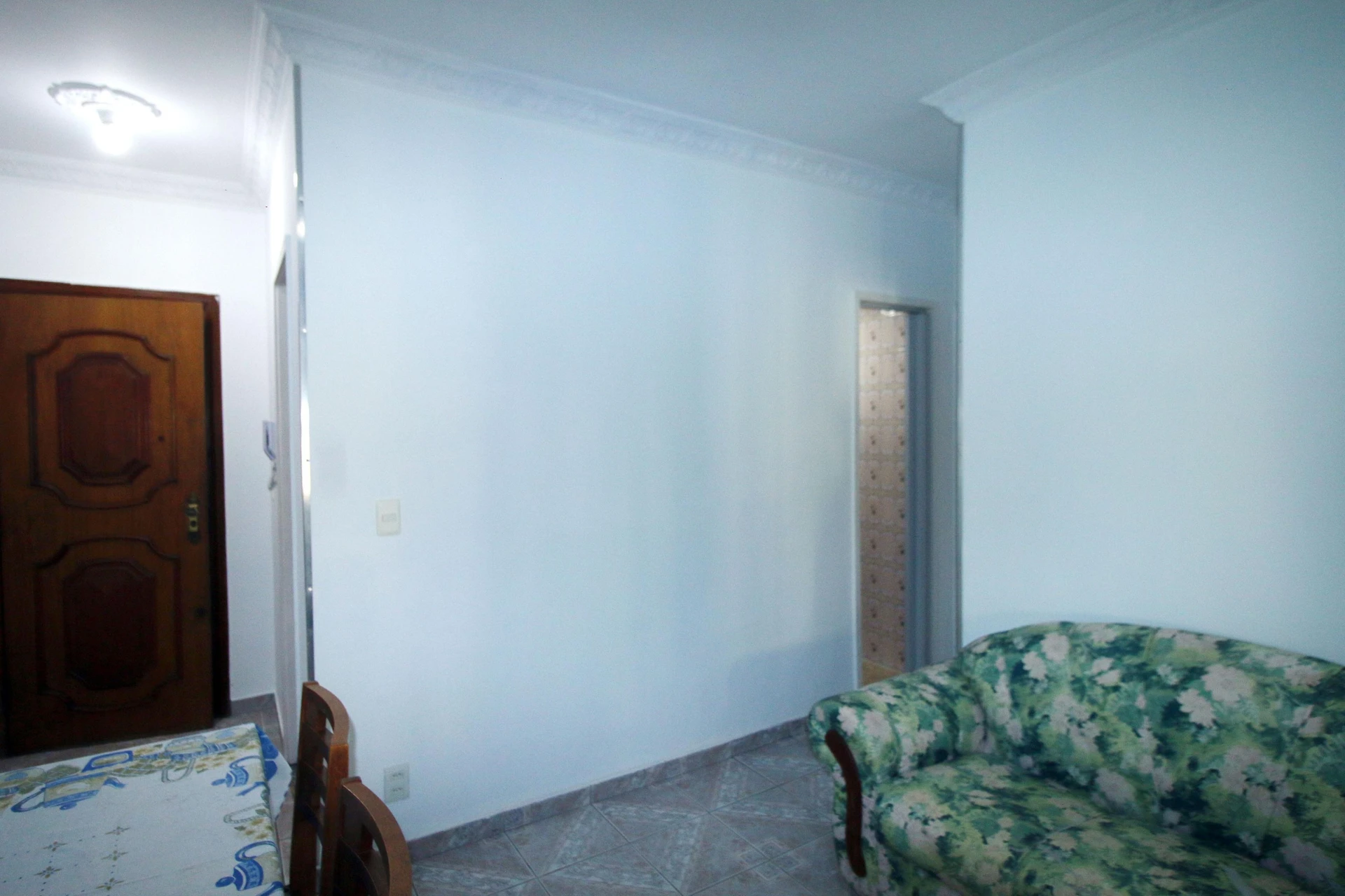 Furnished 2-bedroom apartment with 1 bathroom and glass shower — photo 22