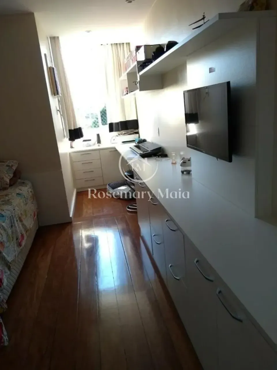 Apartamento mobiliado com 3 quartos e varanda de vidro — photo 11